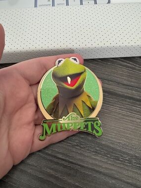 FLAWED Pink A La Mode (Palm) Kermit The Frog Mystery Pin